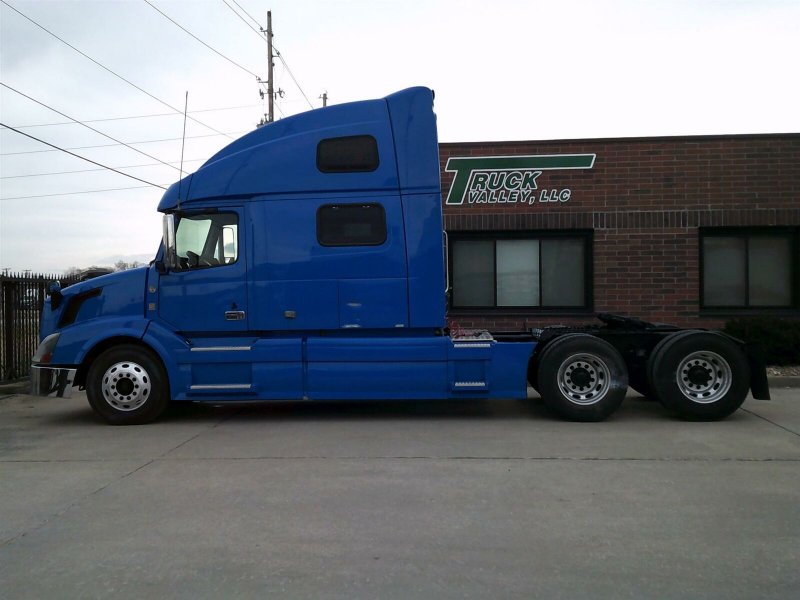 Volvo VNL 780 2015