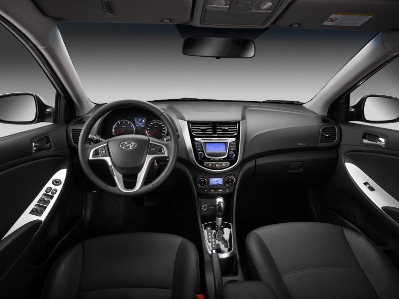 Hyundai Solaris 2013 хэтчбек салон
