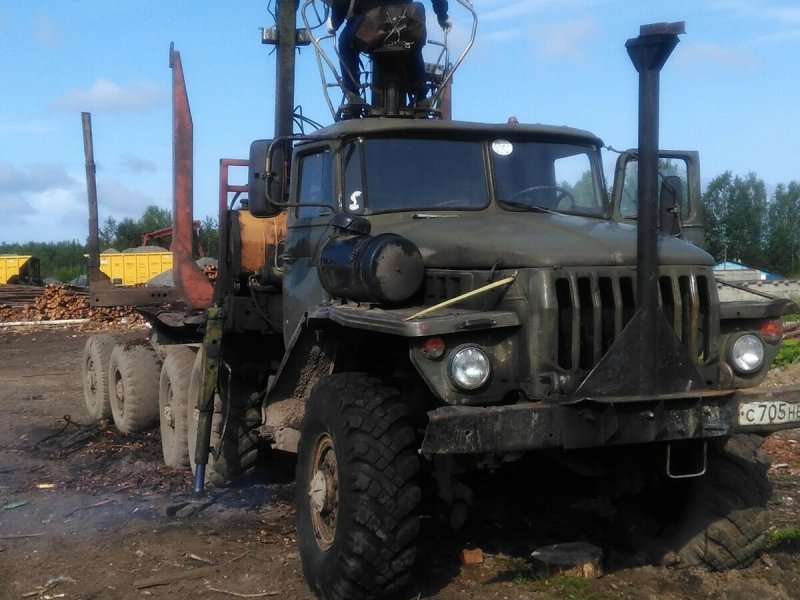 Урал лесовоз с ЯМЗ 238