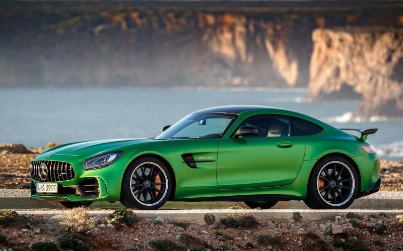 Мерседес-Бенц АМГ gt r