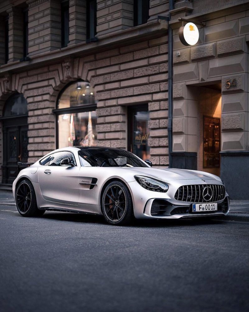 Мерседес AMG GTR Pro