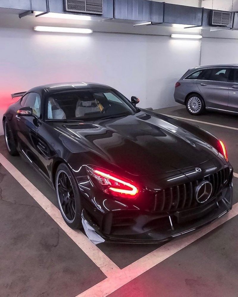 Mercedes AMG GTR черный