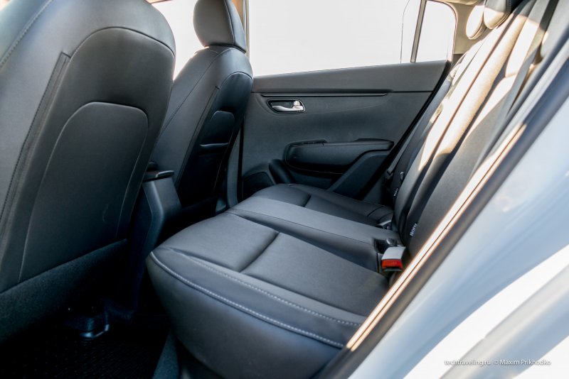 Kia Rio x-line салон сзади