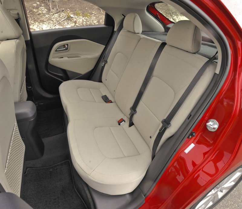 Kia Rio 2013 задний ряд