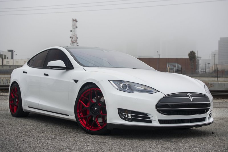Tesla model s тюнингованная
