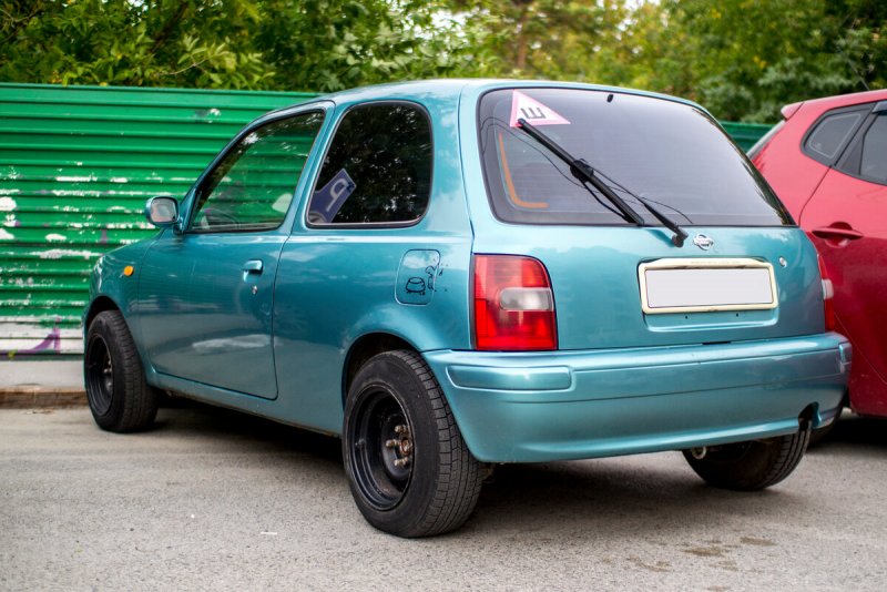 Nissan March k11