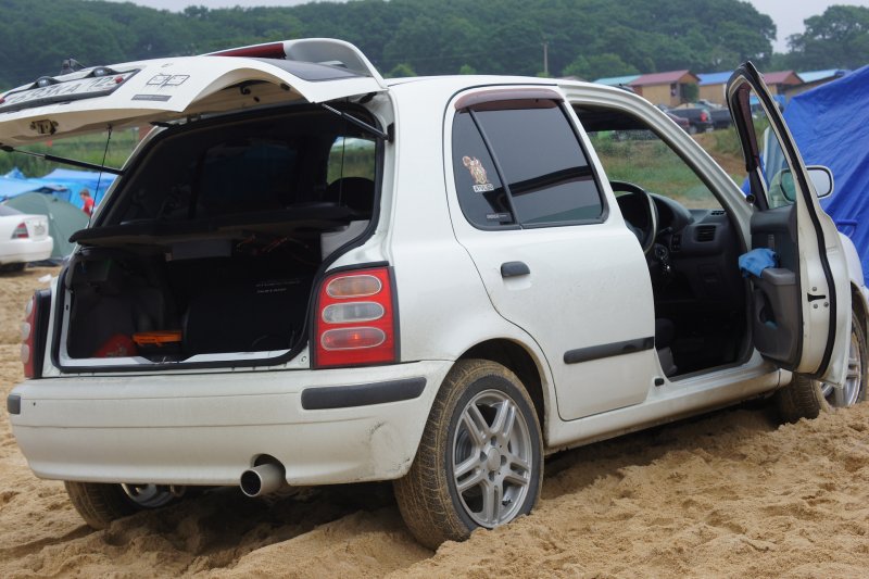 Nissan March k11 цвет чёрный