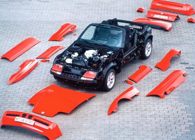 Пластиковый автомобиль