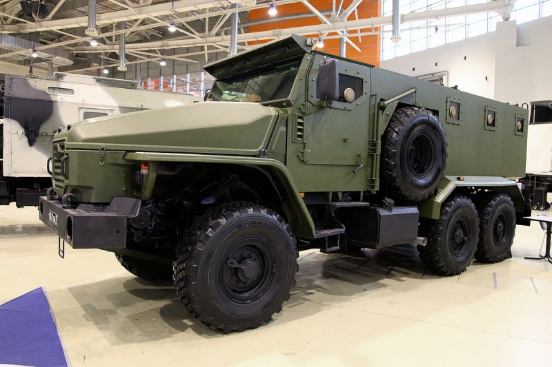 Урал 4320 армейский бронированный