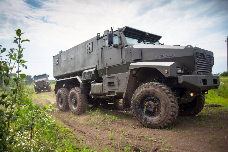 Урал 4320 бортовой военный бронированный
