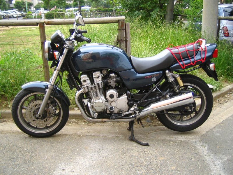 Хонда св 750
