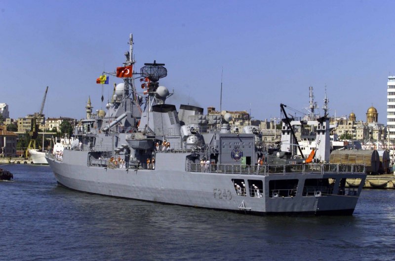 Фрегат TCG F-243 Йылдырым