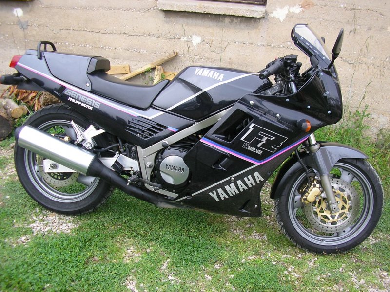 Yamaha FZ 750