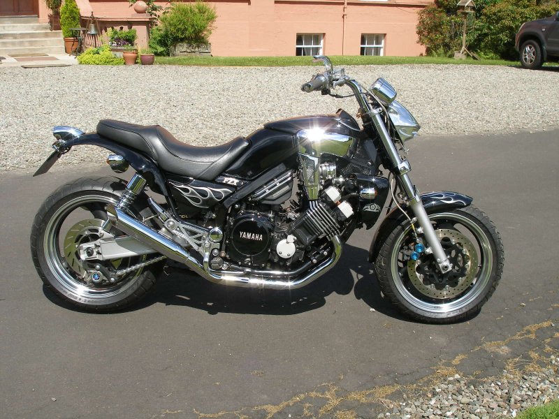 Yamaha v-Max 750