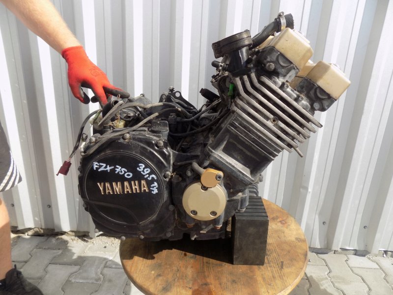 Yamaha FZX двигатель