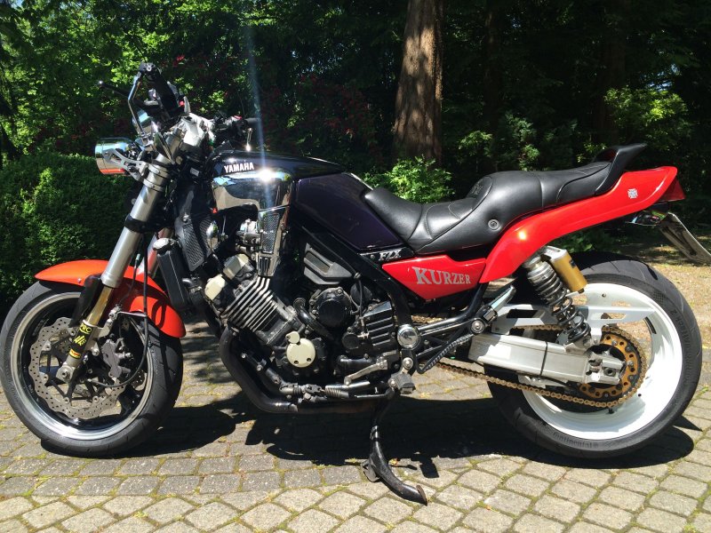 Yamaha FZX 750 Custom