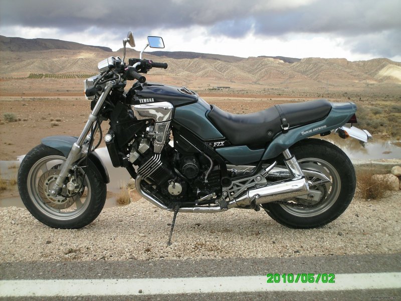 Дорожные мотоциклы Ямаха FZX 750