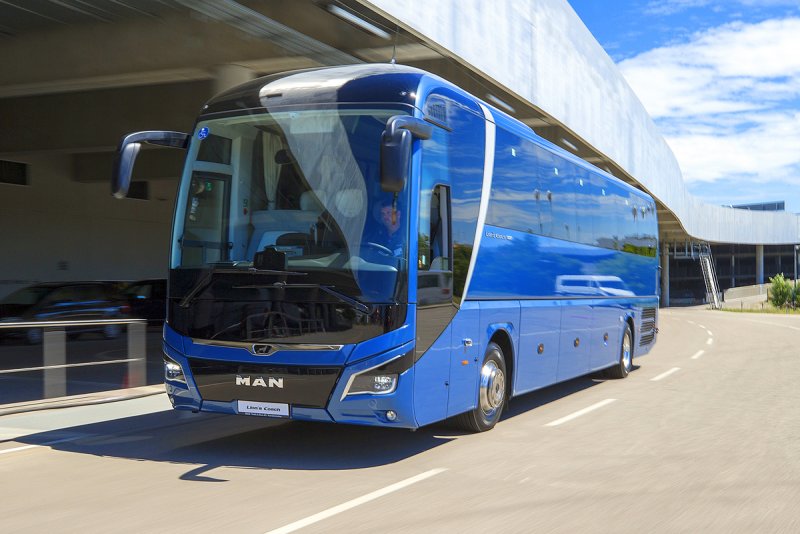 Man Lion's coach r07 2013