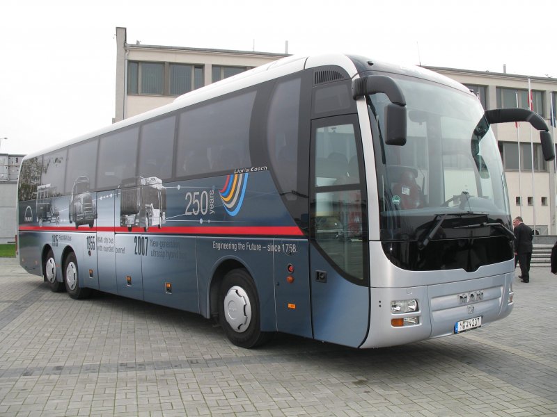 Man Lion's coach r07