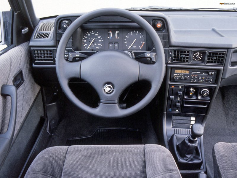 Opel Kadett e седан