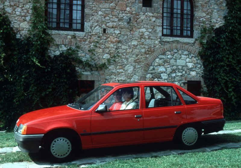Opel Kadett e седан