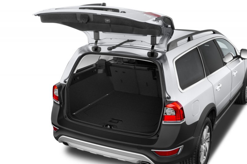 Volvo xc70 объем багажника