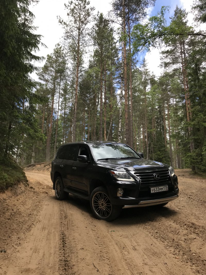 Lexus LX 570 2014 черный