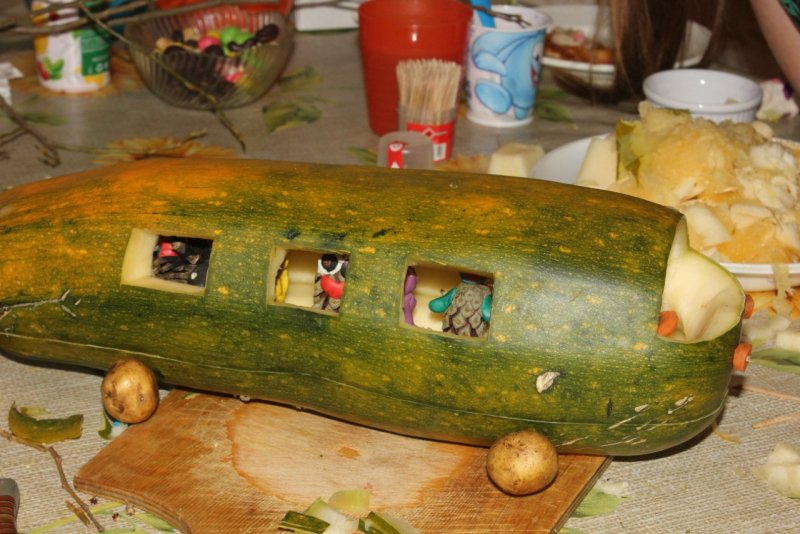Кораблик из овощей