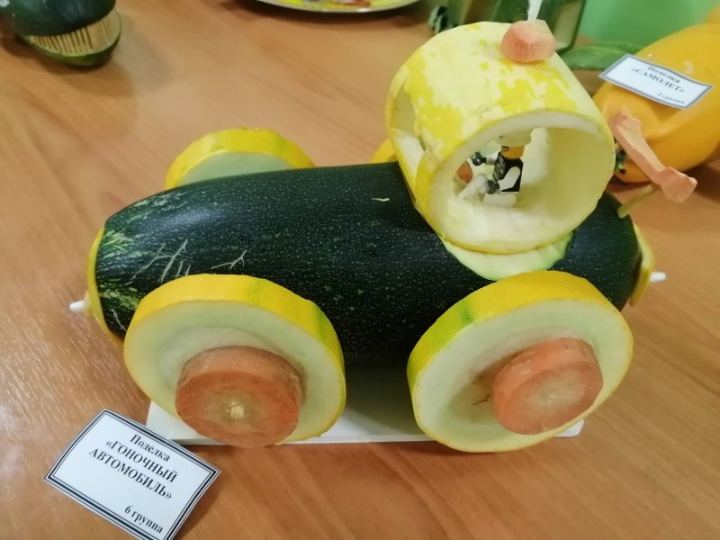 Кораблик из овощей и фруктов
