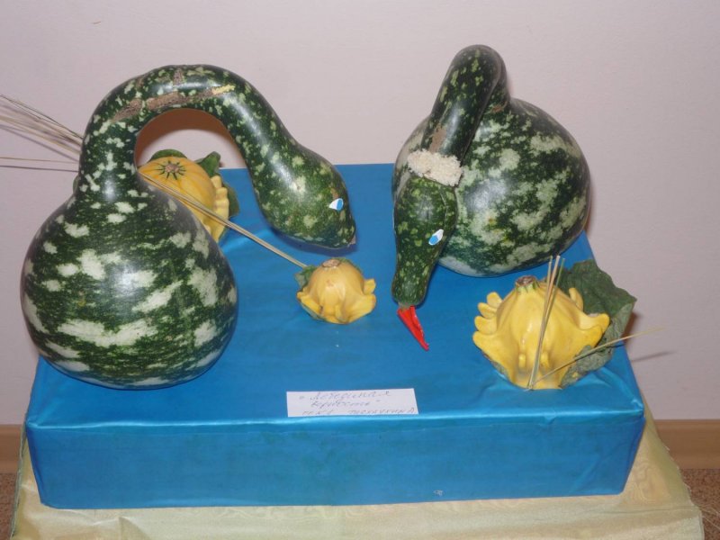 Домик из кабачка поделка