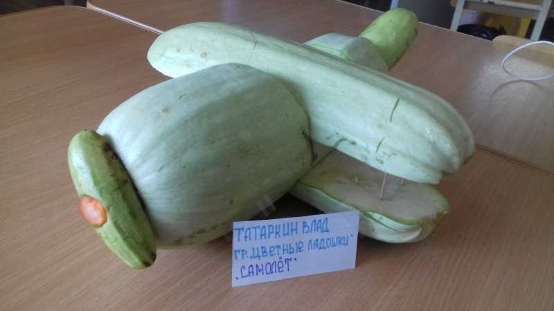Кораблик из овощей и фруктов