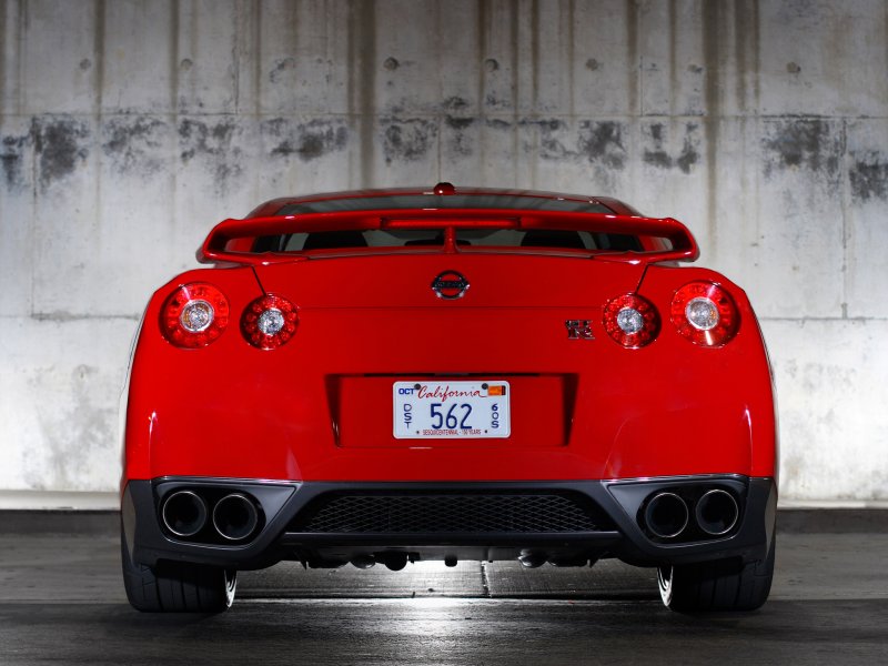 Nissan GTR зад