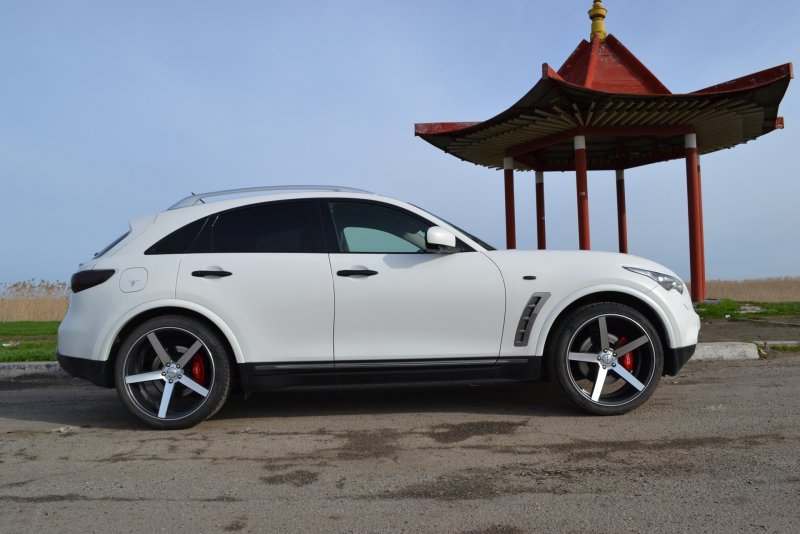 Инфинити FX И Vossen r22