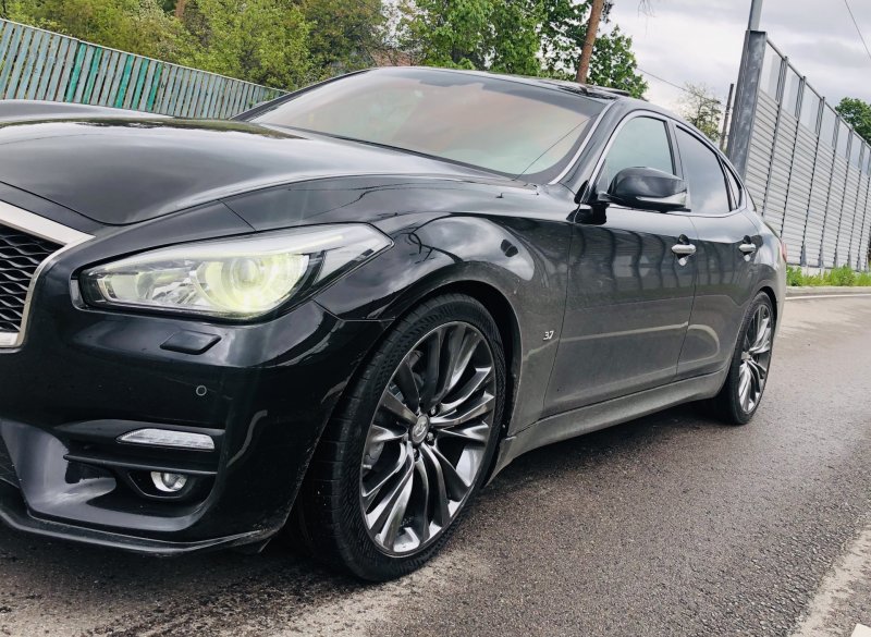 Infiniti q70 r20