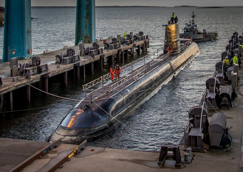Подводная лодка в Штормовом море