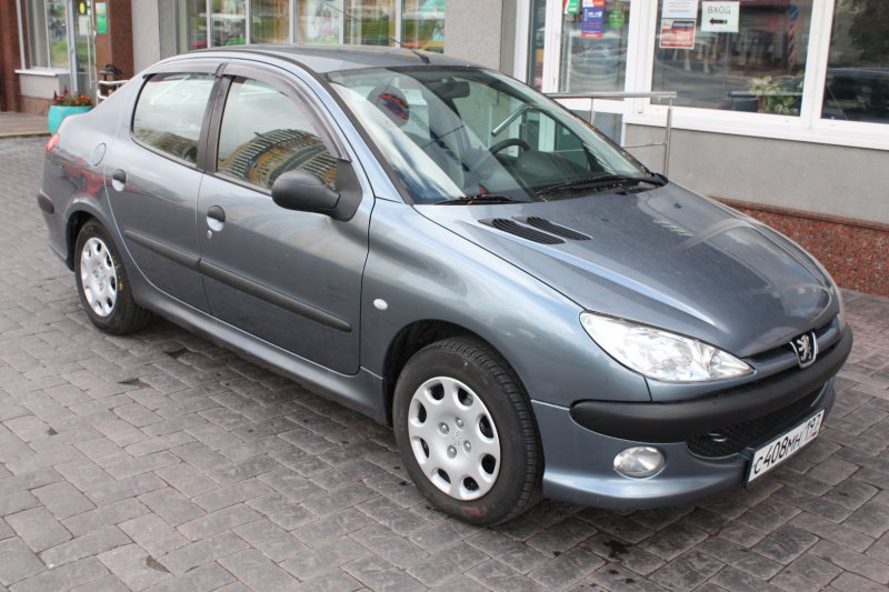 Peugeot 206 sedan 2010