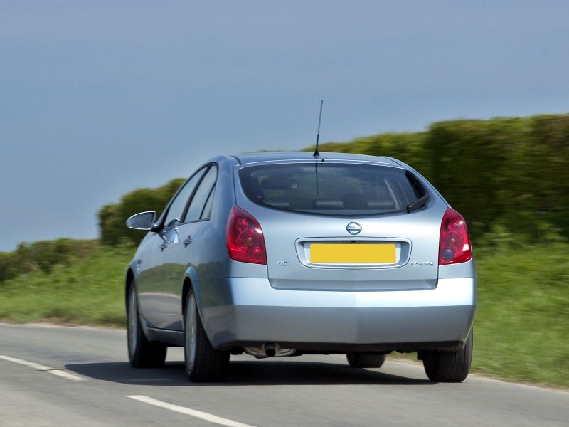 Nissan primera Liftback p12