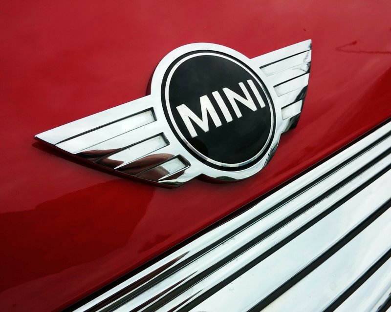 Эмблема Chrysler 300c