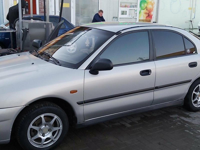 Mitsubishi Carisma хэтчбек 2001