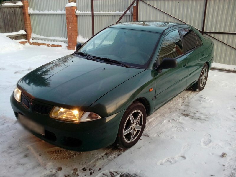 Митсубиси Каризма 2002 хэтчбек