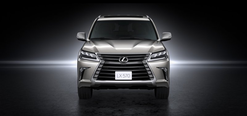 Lexus LX 570 спереди