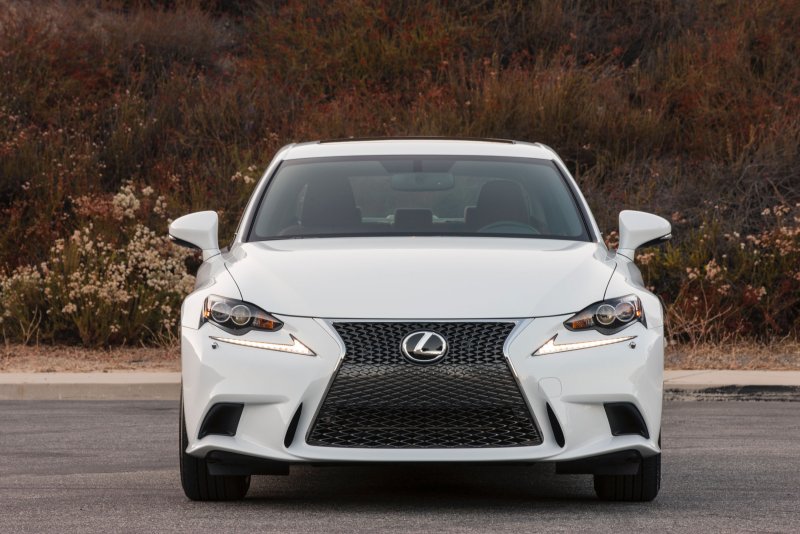 Лексус is 300 f Sport