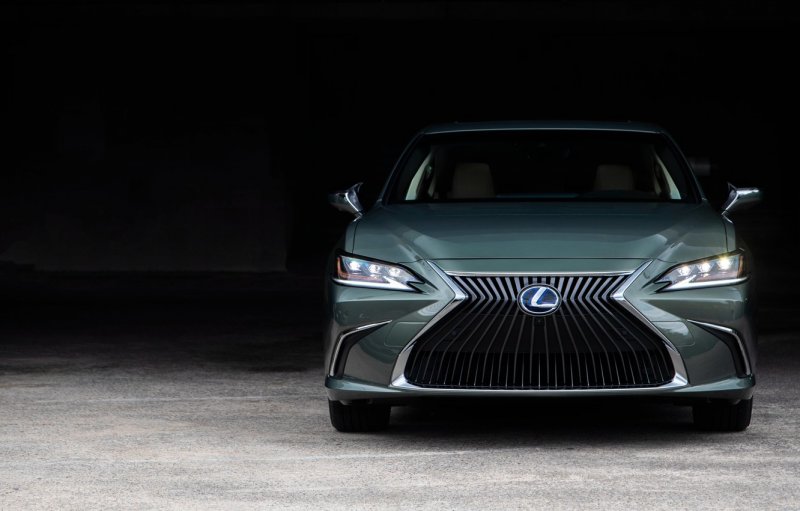 Lexus es 300h 2019