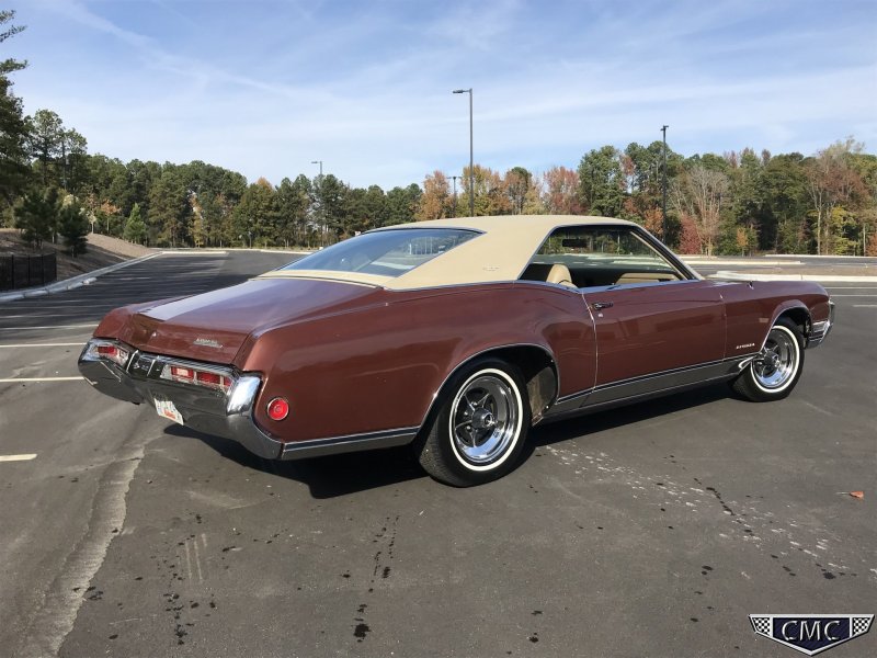 Buick Riviera 1969 сбоку