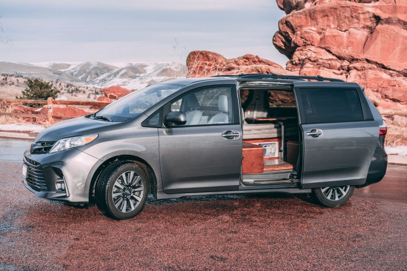 Toyota Sienna Camp
