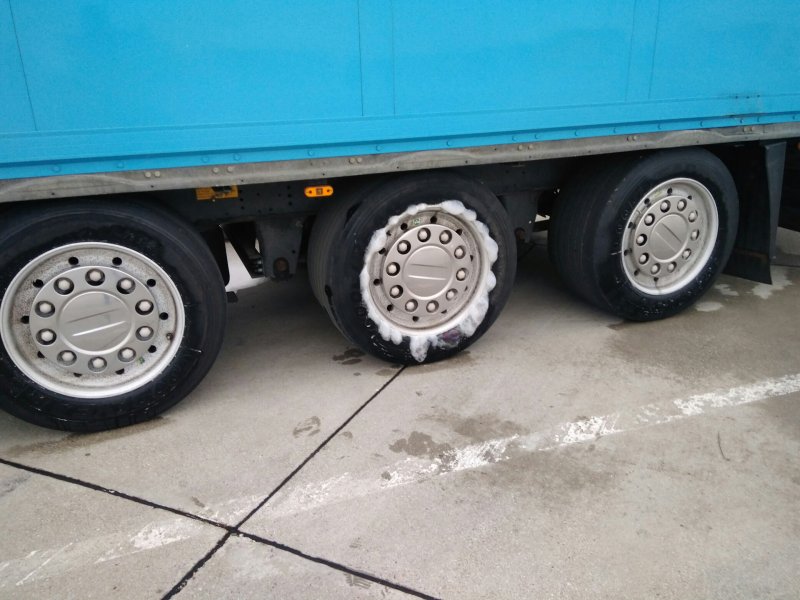 МАЗ грузовой на колесах 19.5