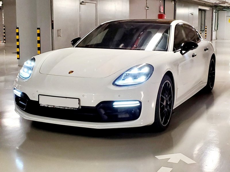 Бела порш. Porsche Panamera Turbo 2020 White. Порше Панамера белый. Порше Панамера 2022 белая. Порше Панамера белая 2019.