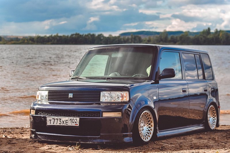 Scion XB 1