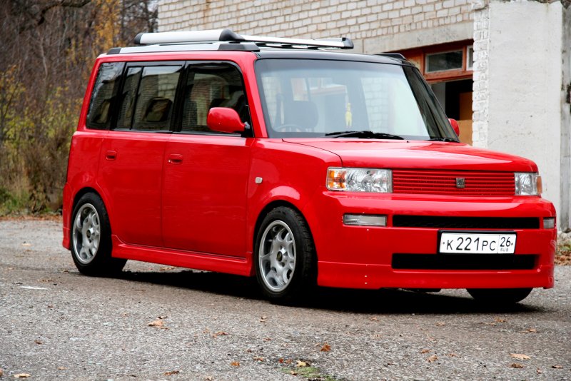 Toyota bb2 Red