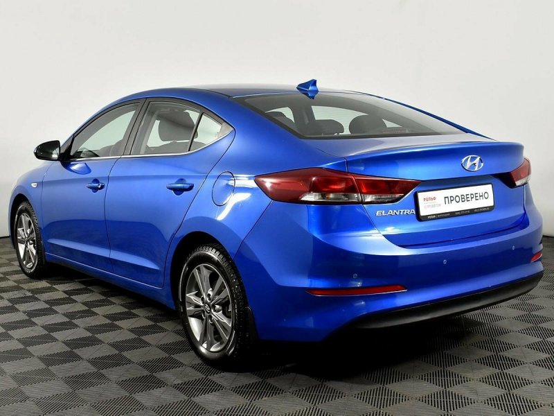 Hyundai Elantra 2018 синий
